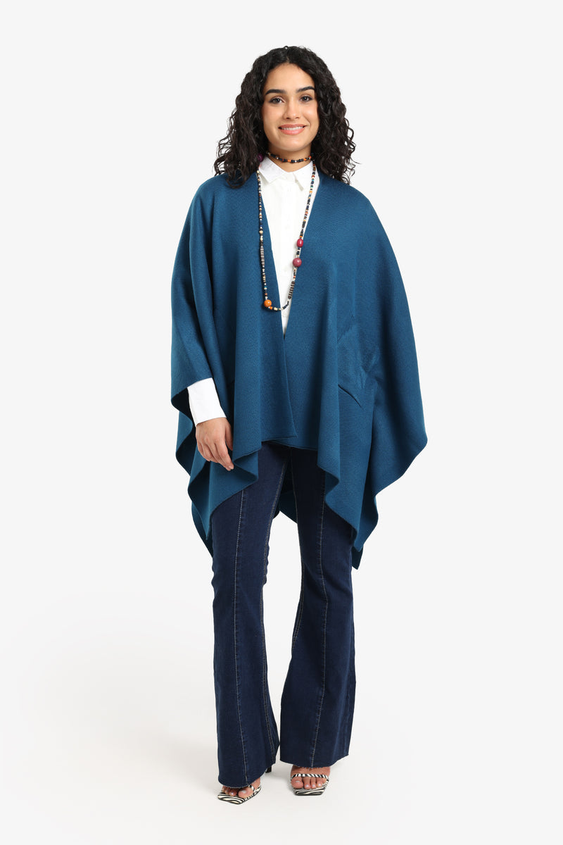 Carina - Cozy Knitted Poncho with Pockets
