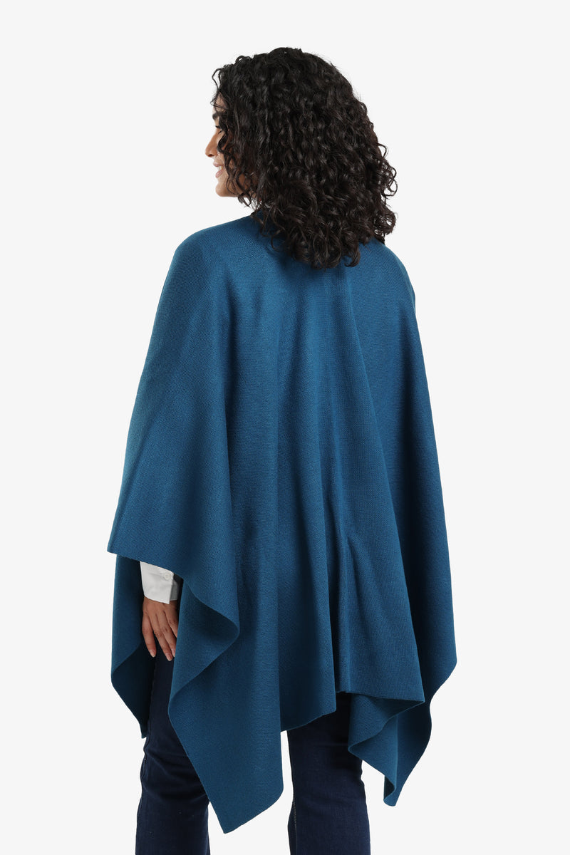 Carina - Cozy Knitted Poncho with Pockets