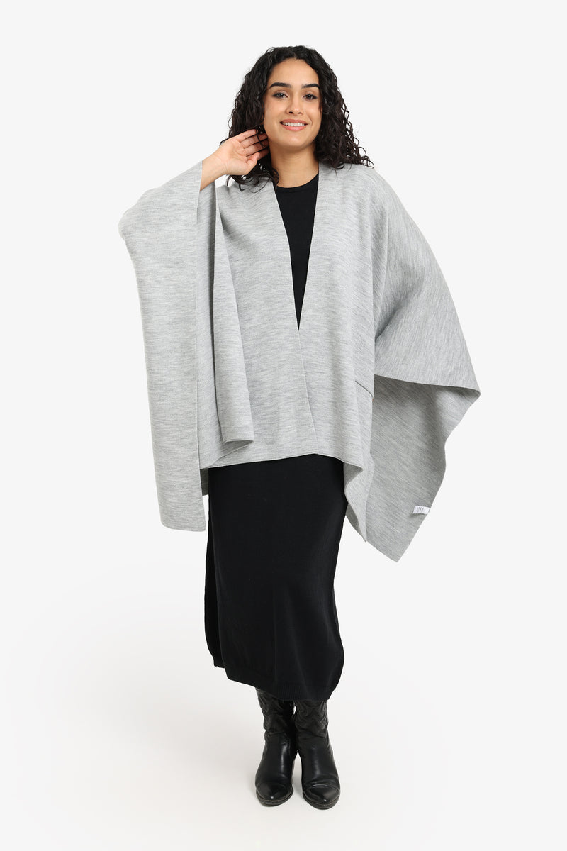 Carina - Cozy Knitted Poncho with Pockets