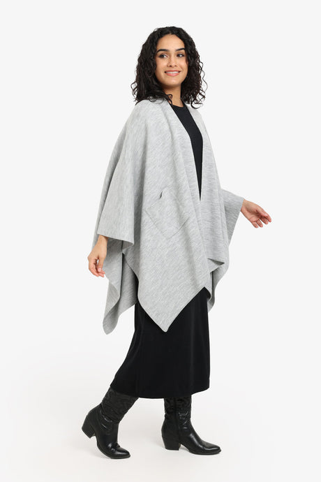 Carina - Cozy Knitted Poncho with Pockets