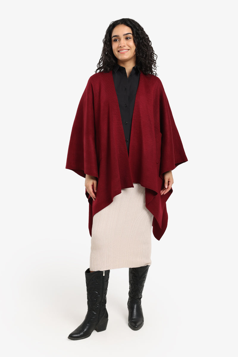 Carina - Cozy Knitted Poncho with Pockets