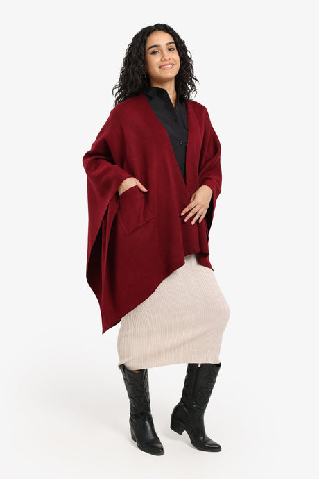 Carina - Cozy Knitted Poncho with Pockets