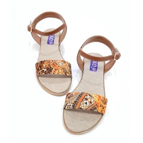 XO STYLE استرخي تحت أشعة الشمس مع خشب الصندل الخفيف والجذاب