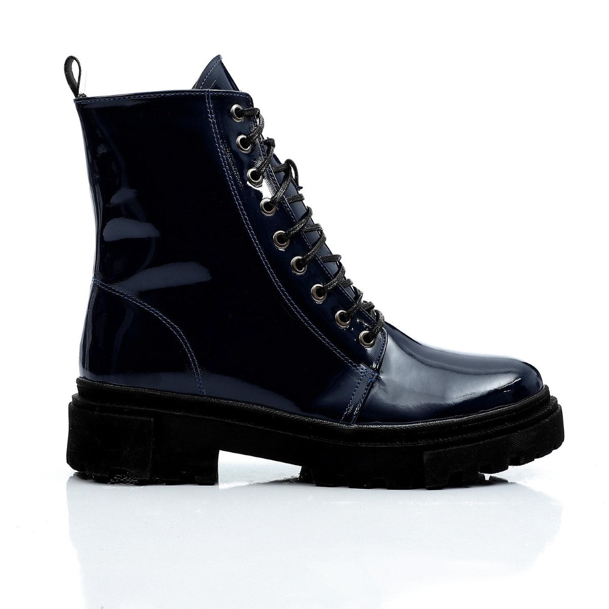 حذاء كاحل من الجلد بتصميم XO