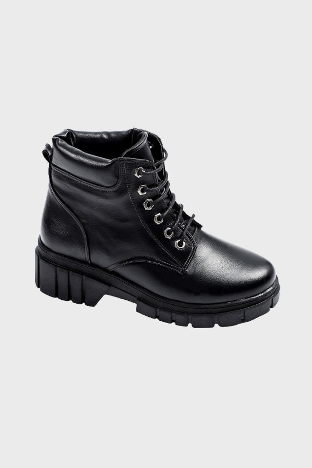 حذاء كاحل من الجلد بتصميم XO