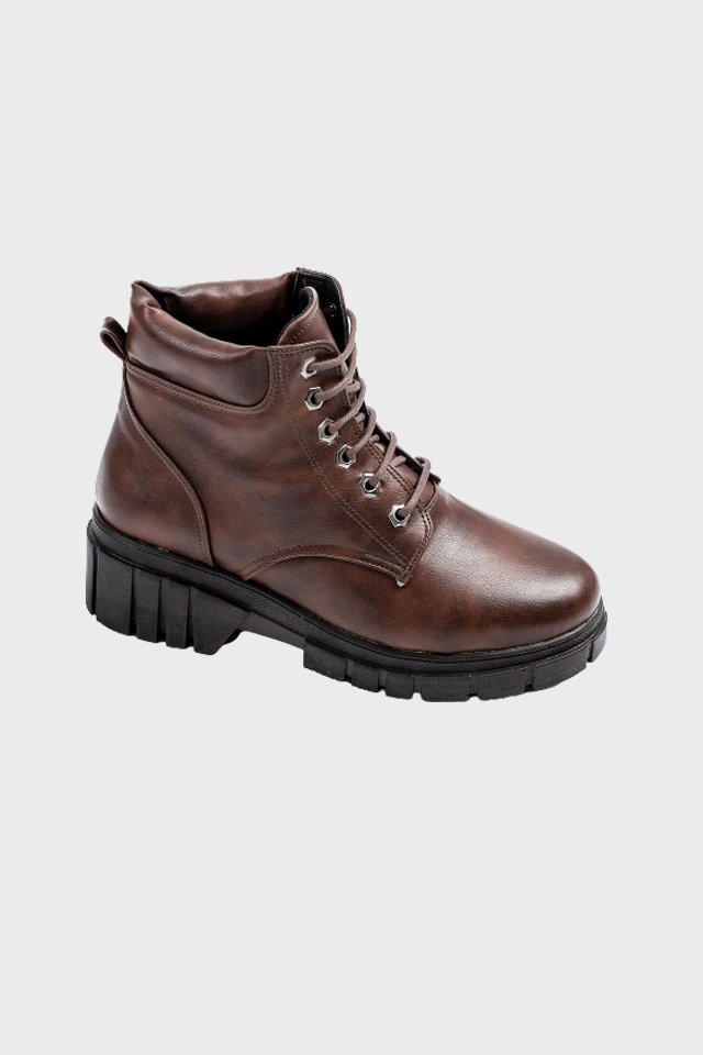 حذاء كاحل من الجلد بتصميم XO