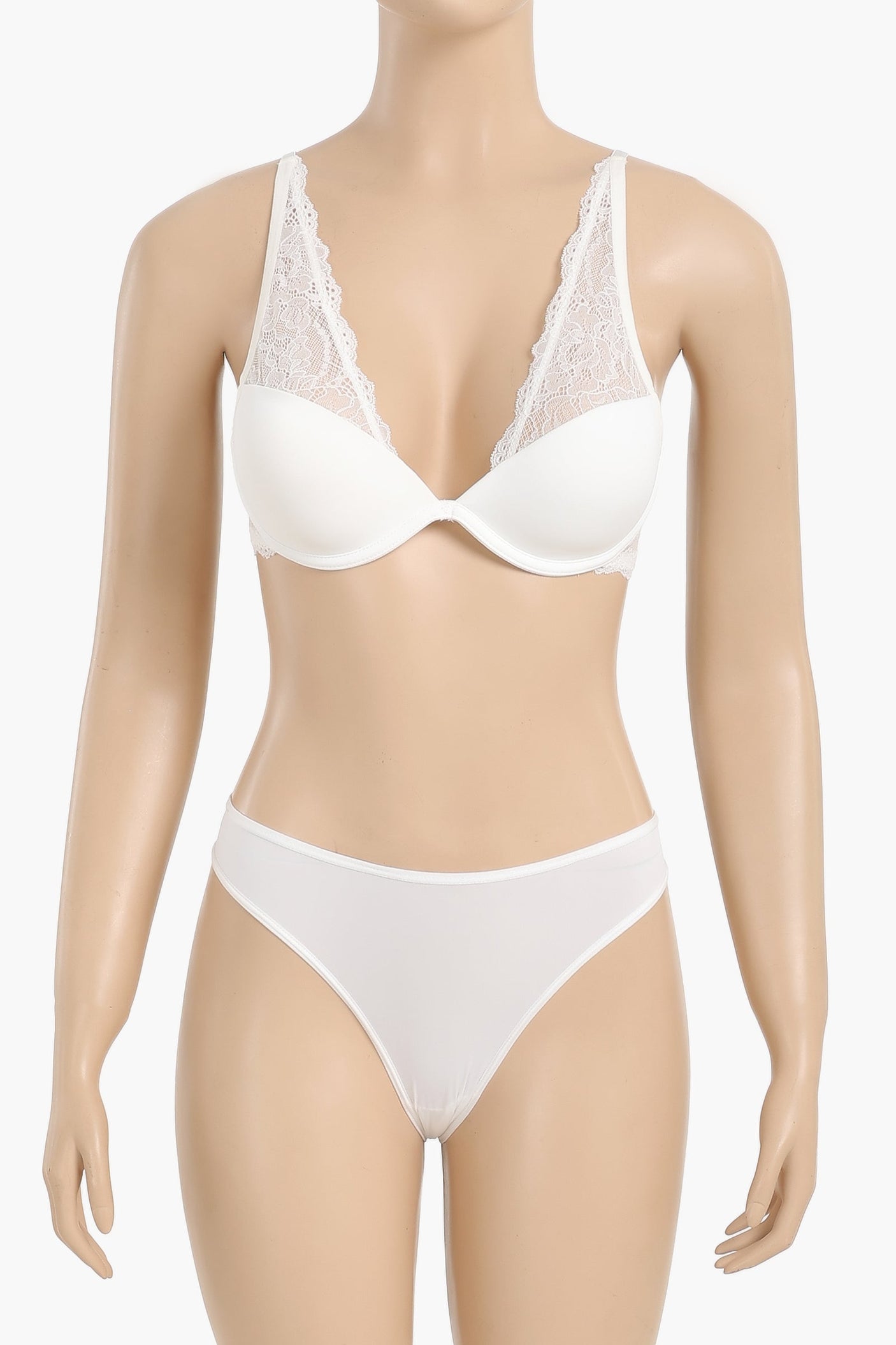 كارينا - طقم حمالة صدر سلكية مع سروال داخلي دانتيل