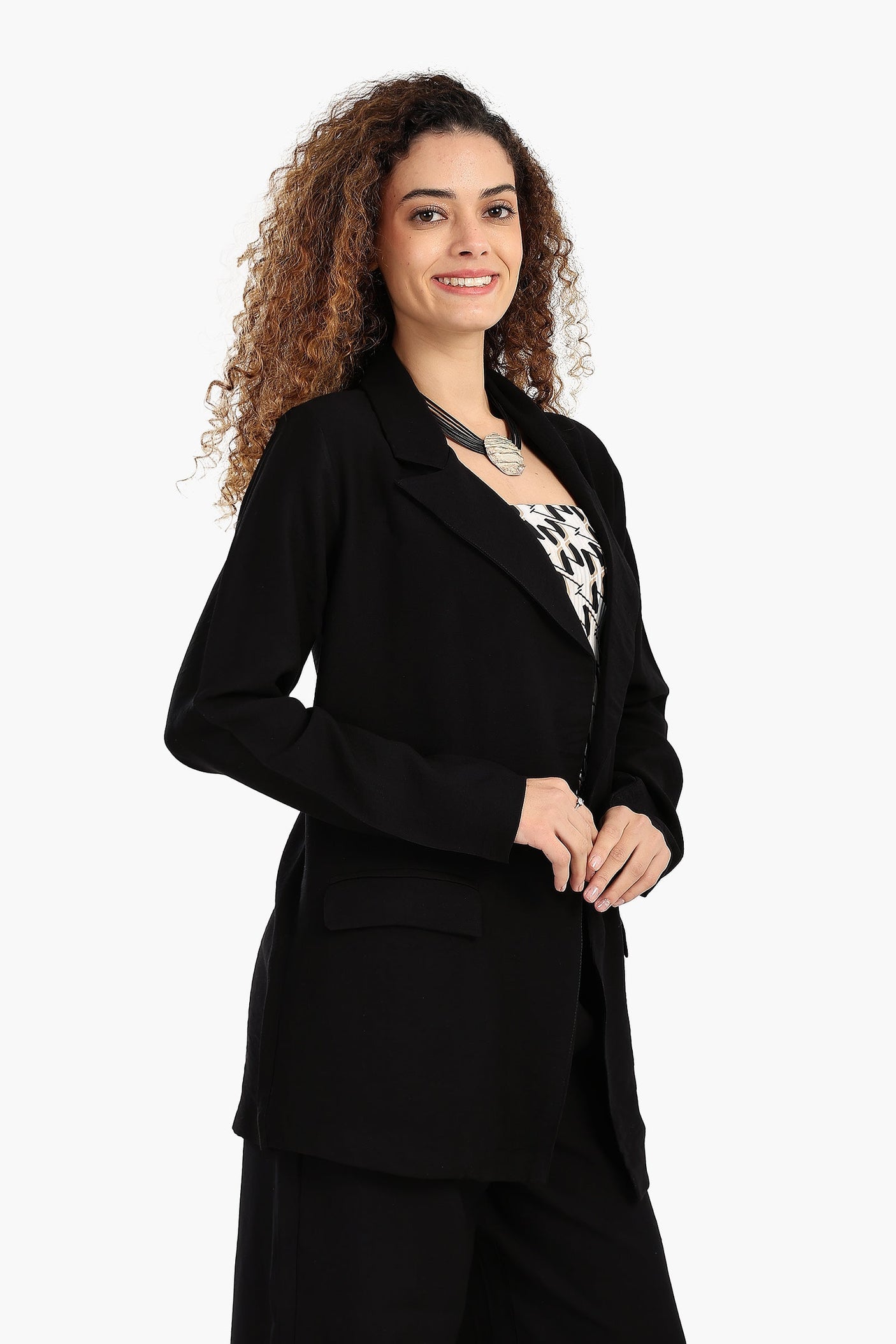 كارينا - سترة صالة بياقة مدببة