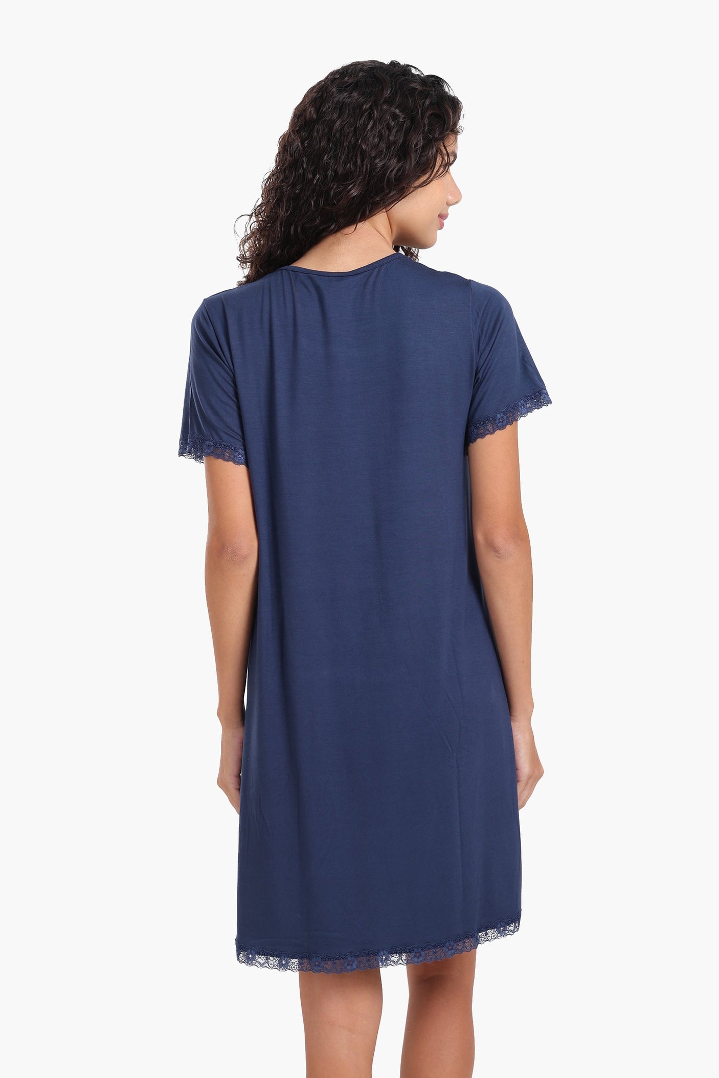 كارينا - قميص نوم خفيف الوزن مع دانتيل