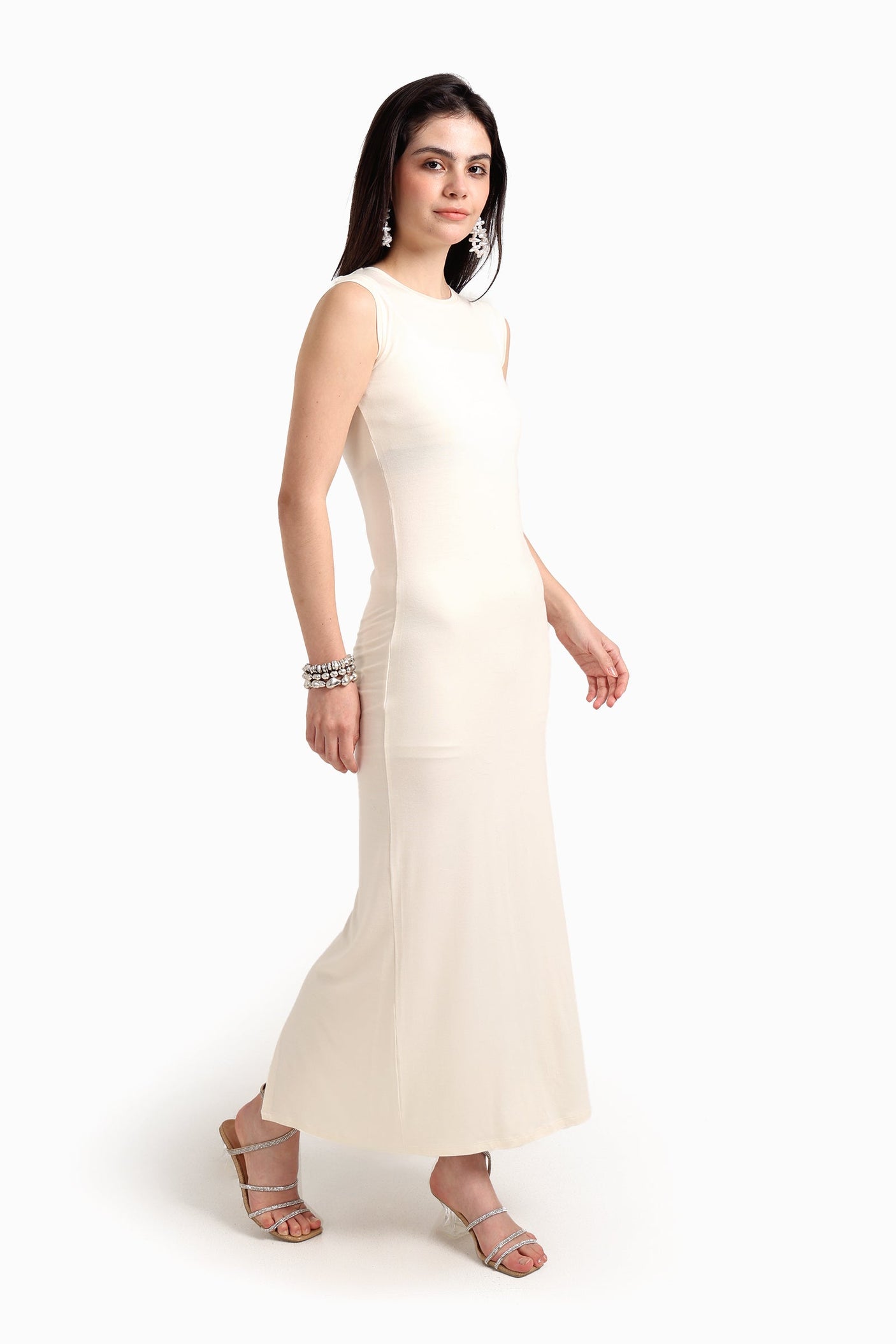 كارينا - فستان بلا أكمام مع فتحة الظهر