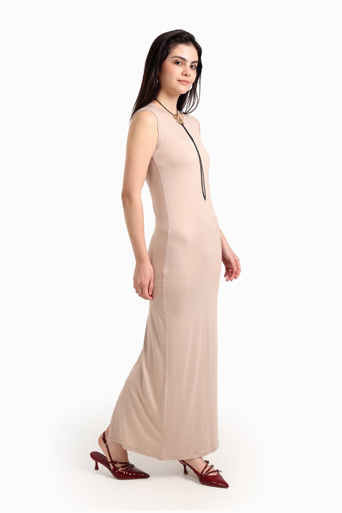 كارينا - فستان بلا أكمام مع فتحة الظهر