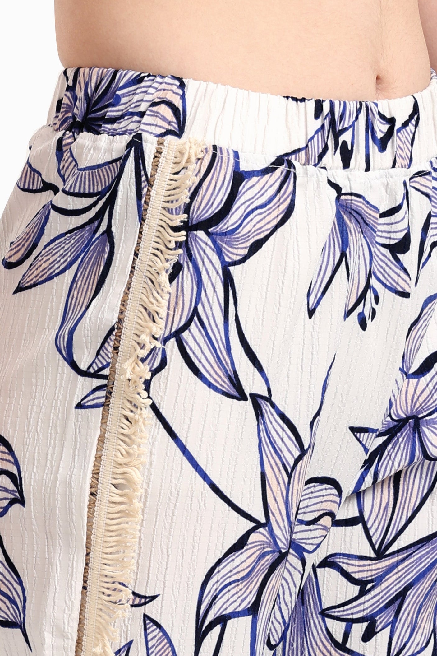 كارينا - بنطال مزهر بتفاصيل هامشية