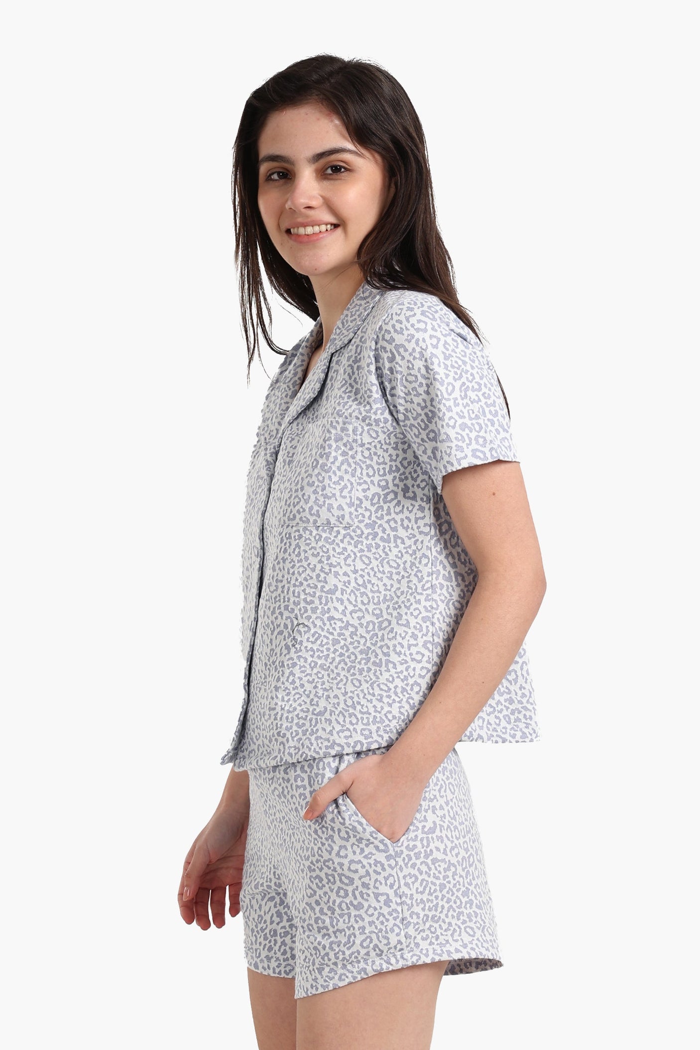 كارينا - طقم بيجامة بطباعة الفهد أنيقة