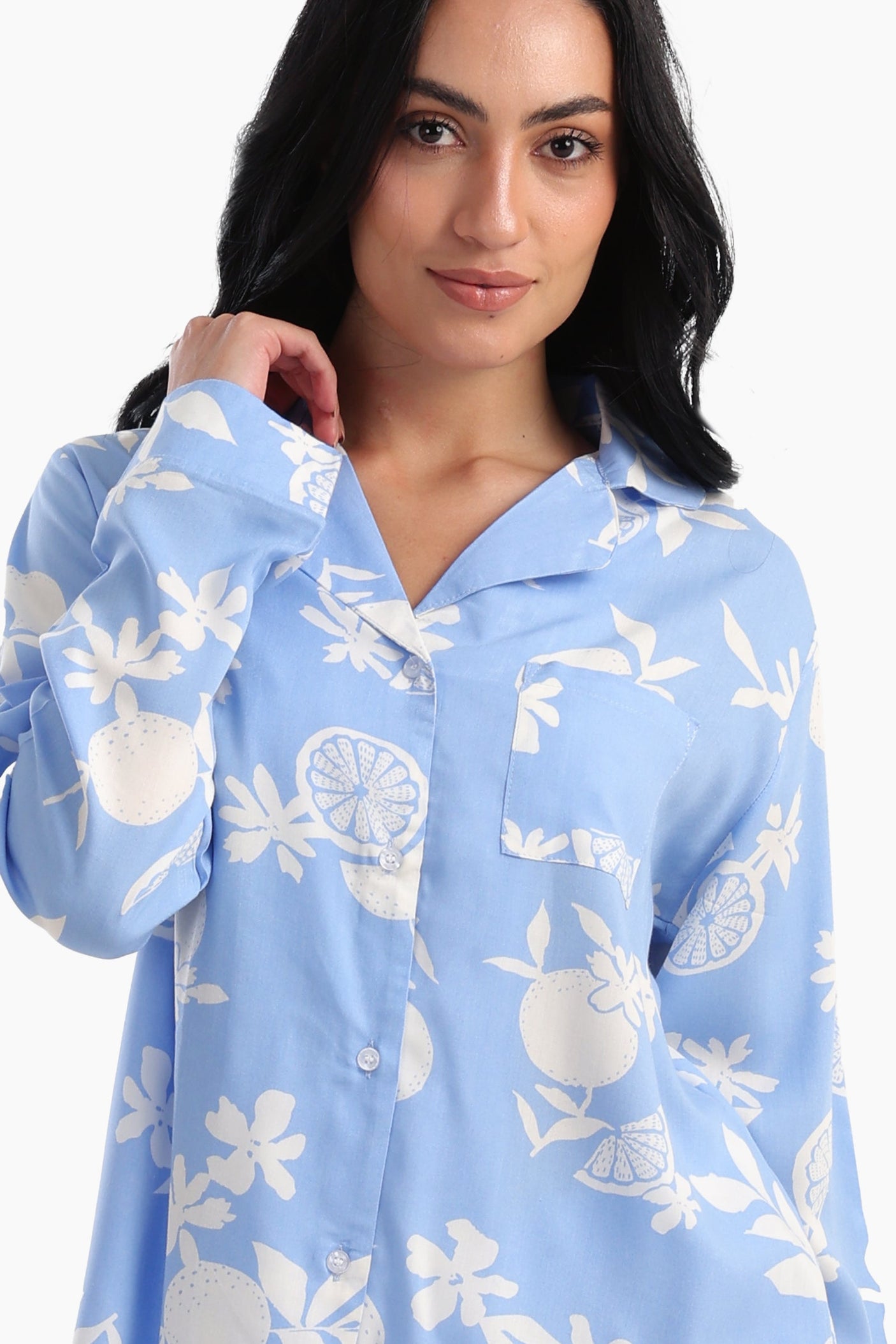 كارينا - طقم بيجامة مطبوع باللون الأزرق