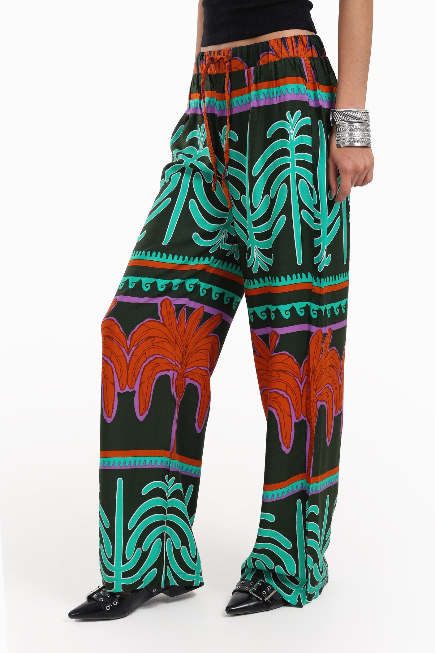 كارينا - بنطال بطبعة نخيل ملونة