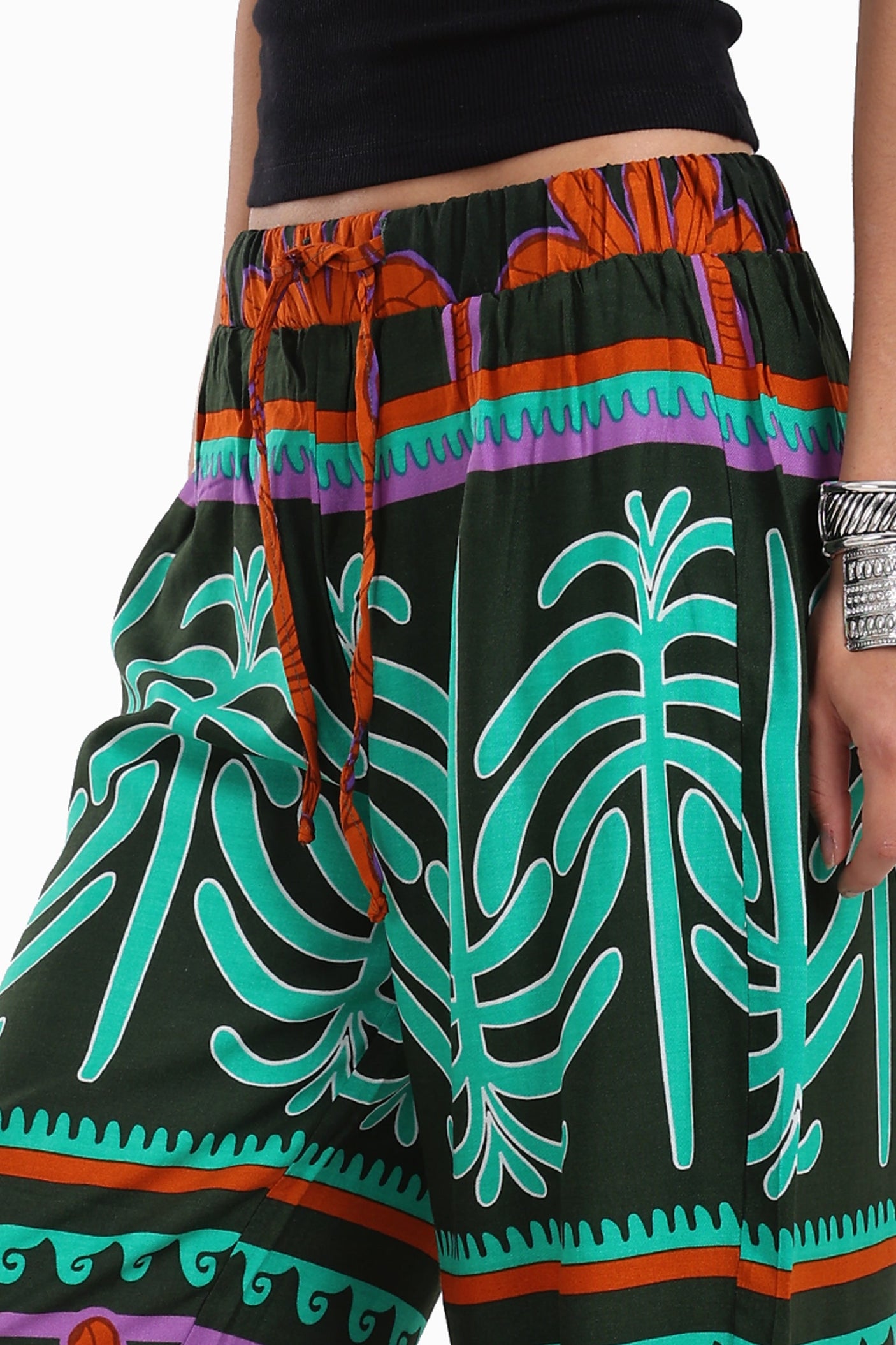 كارينا - بنطال بطبعة نخيل ملونة