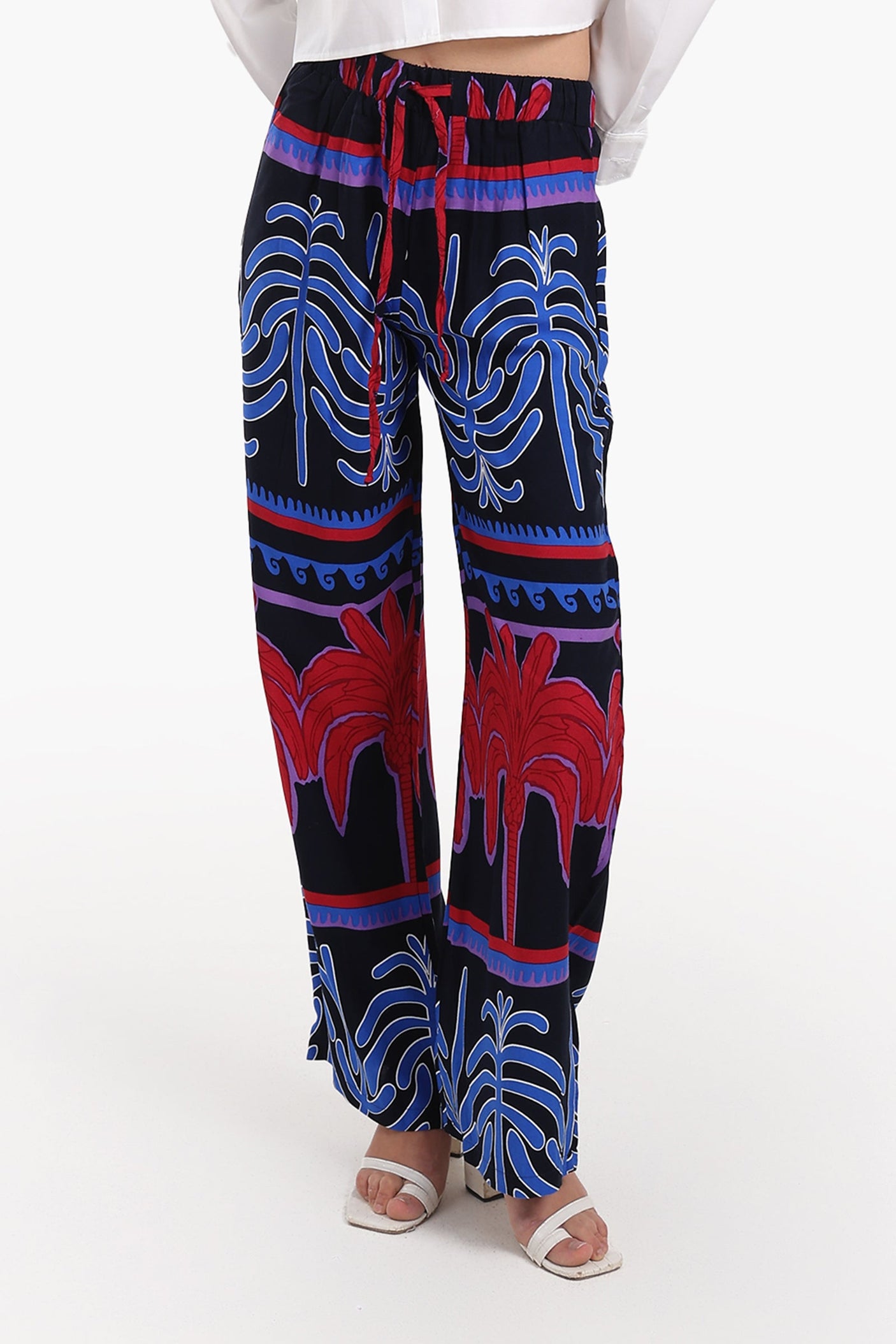 كارينا - بنطال بطبعة نخيل ملونة