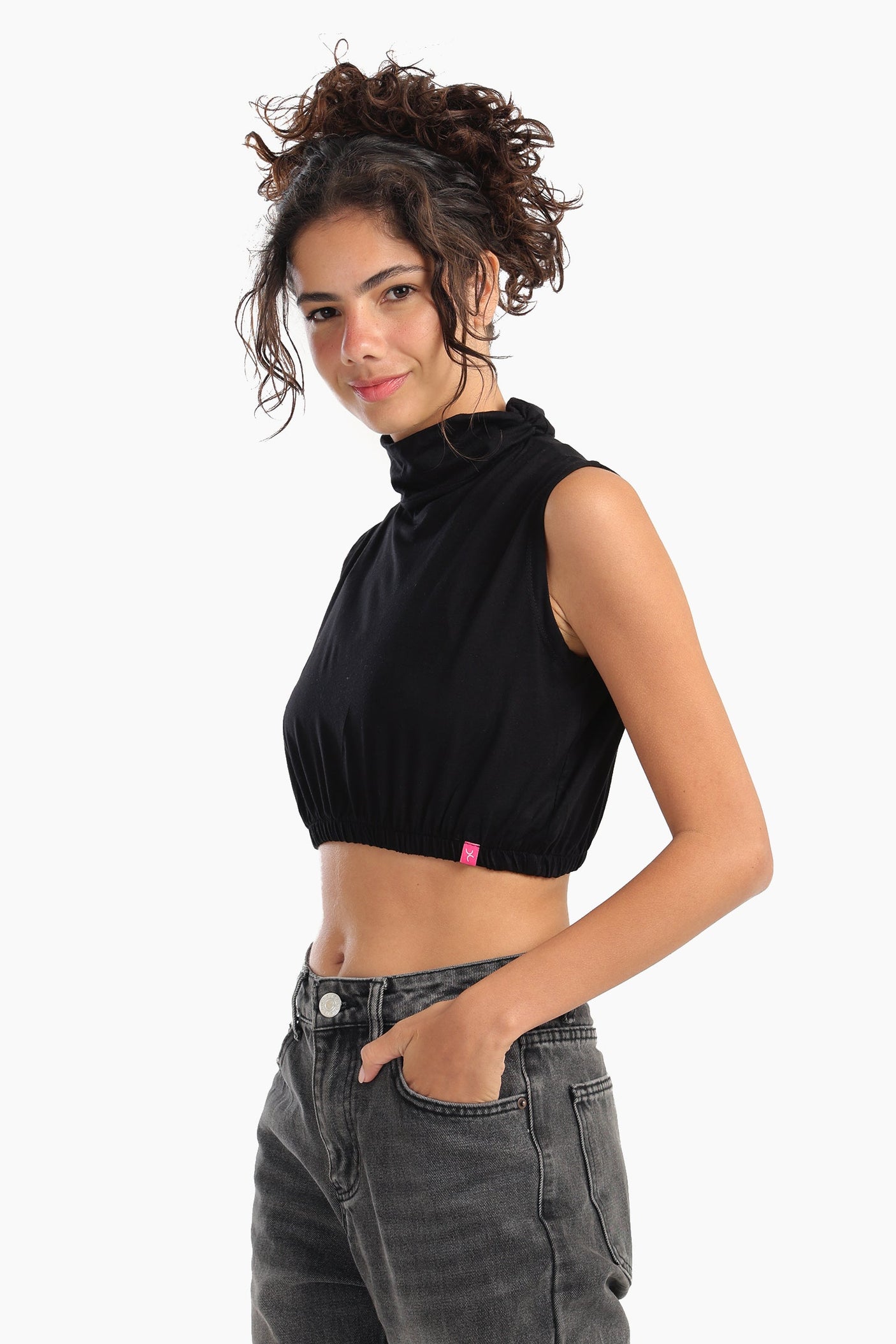 كارينا - غطاء رقبة عالي بدون أكمام