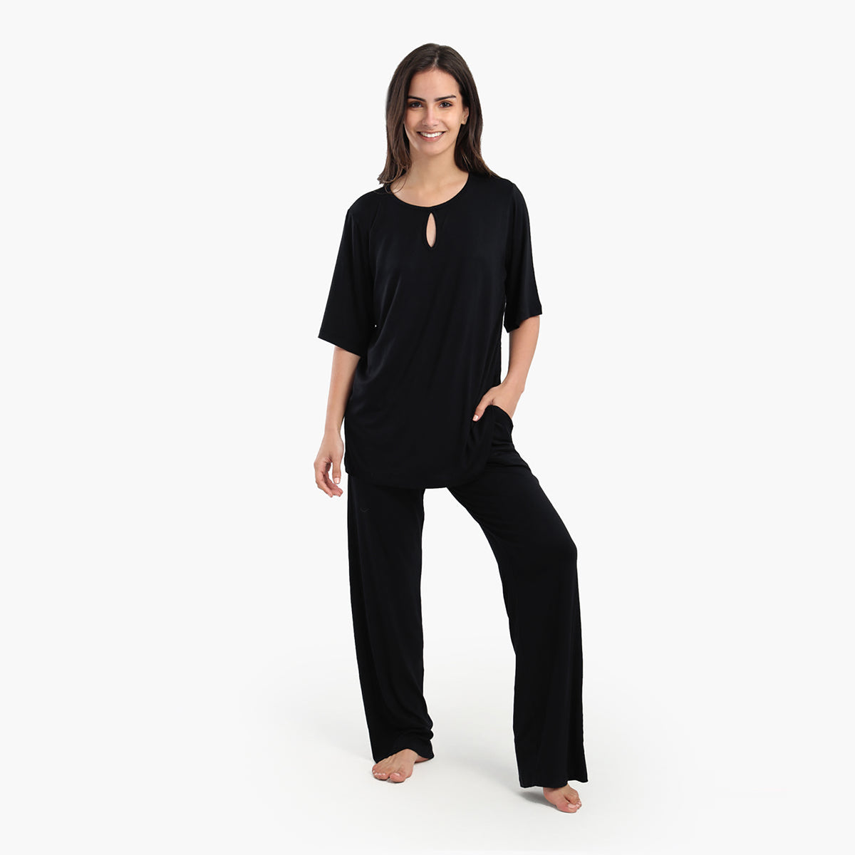 كارينا - طقم بيجامة مع فتحة مفتاح في الجزء العلوي