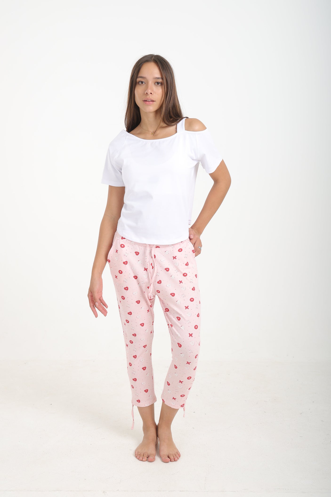 كارينا - طقم بيجامة مع بنطال كابري