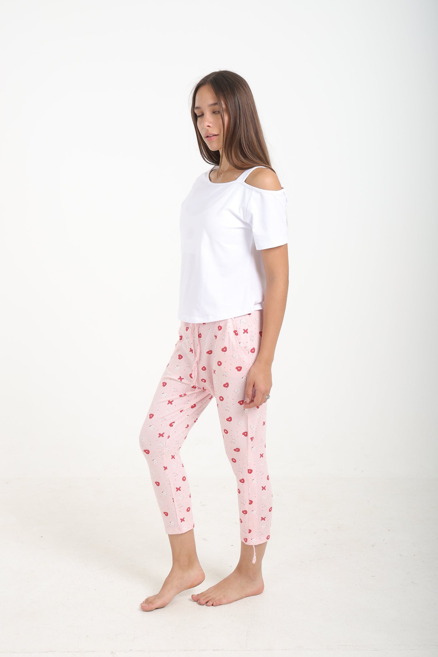 كارينا - طقم بيجامة مع بنطال كابري