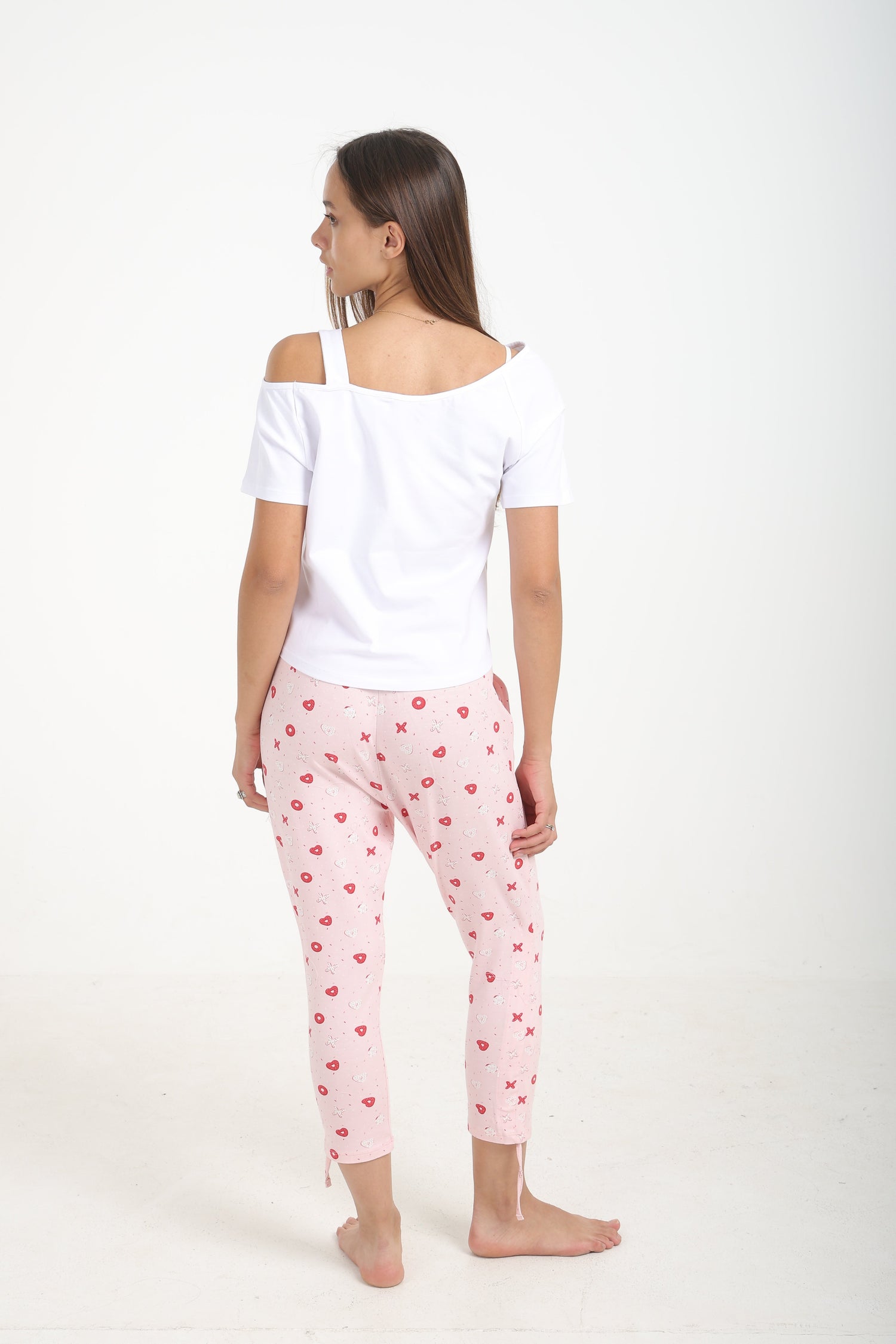 كارينا - طقم بيجامة مع بنطال كابري