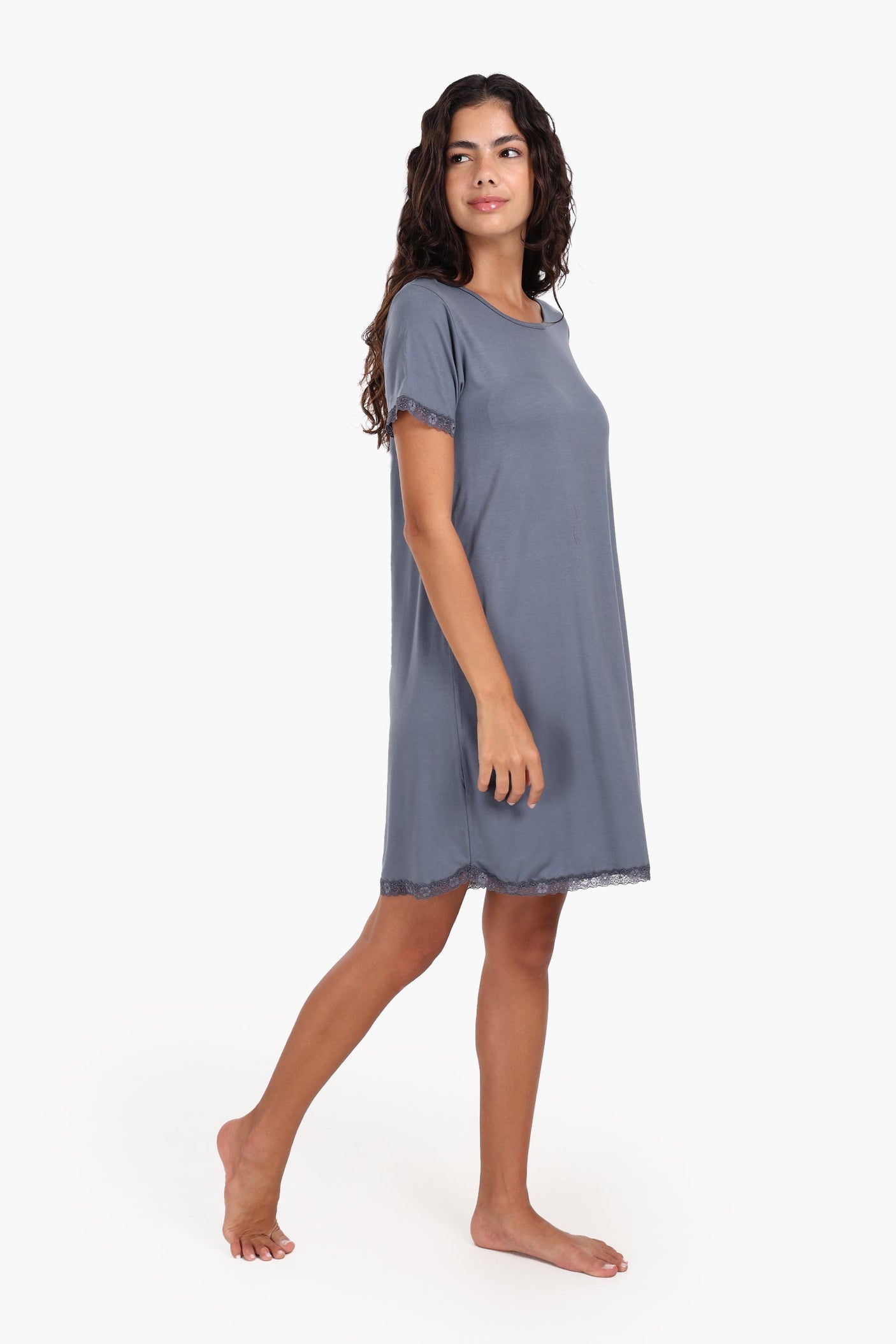 كارينا - قميص نوم خفيف الوزن مع دانتيل