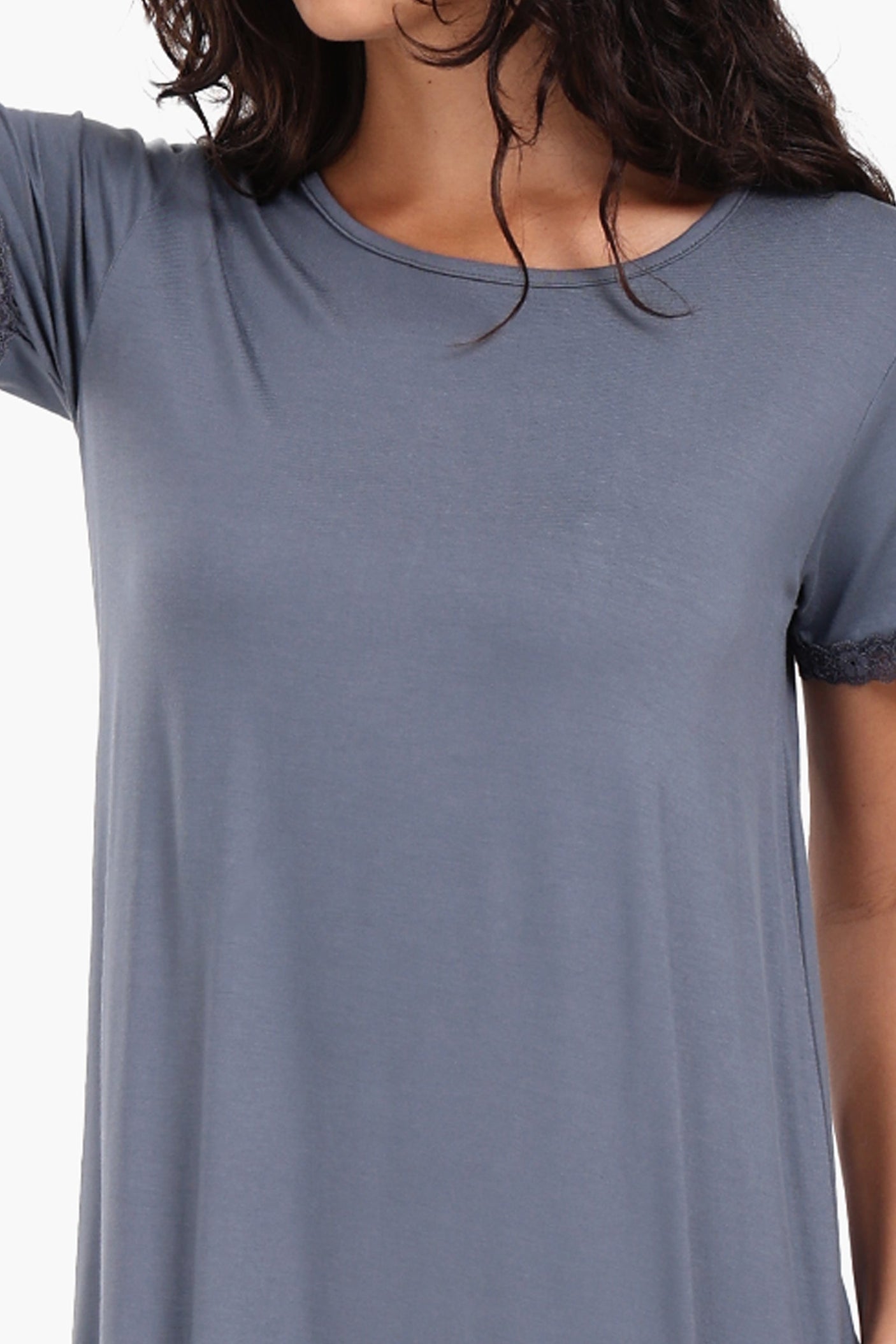 كارينا - قميص نوم خفيف الوزن مع دانتيل