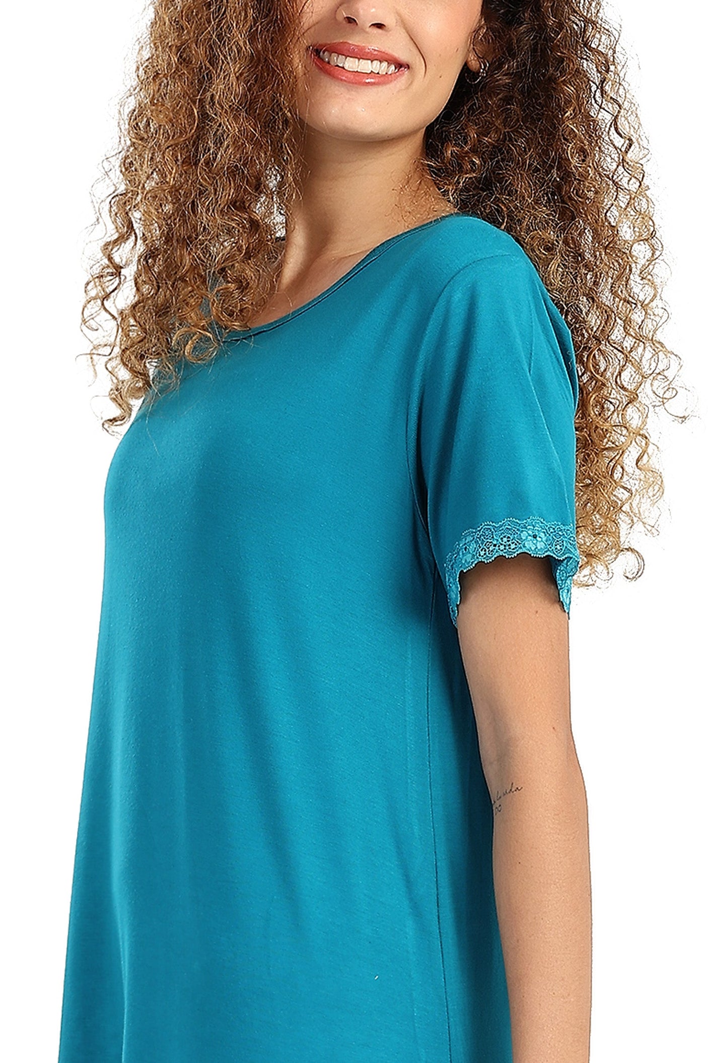 كارينا - قميص نوم خفيف الوزن مع دانتيل