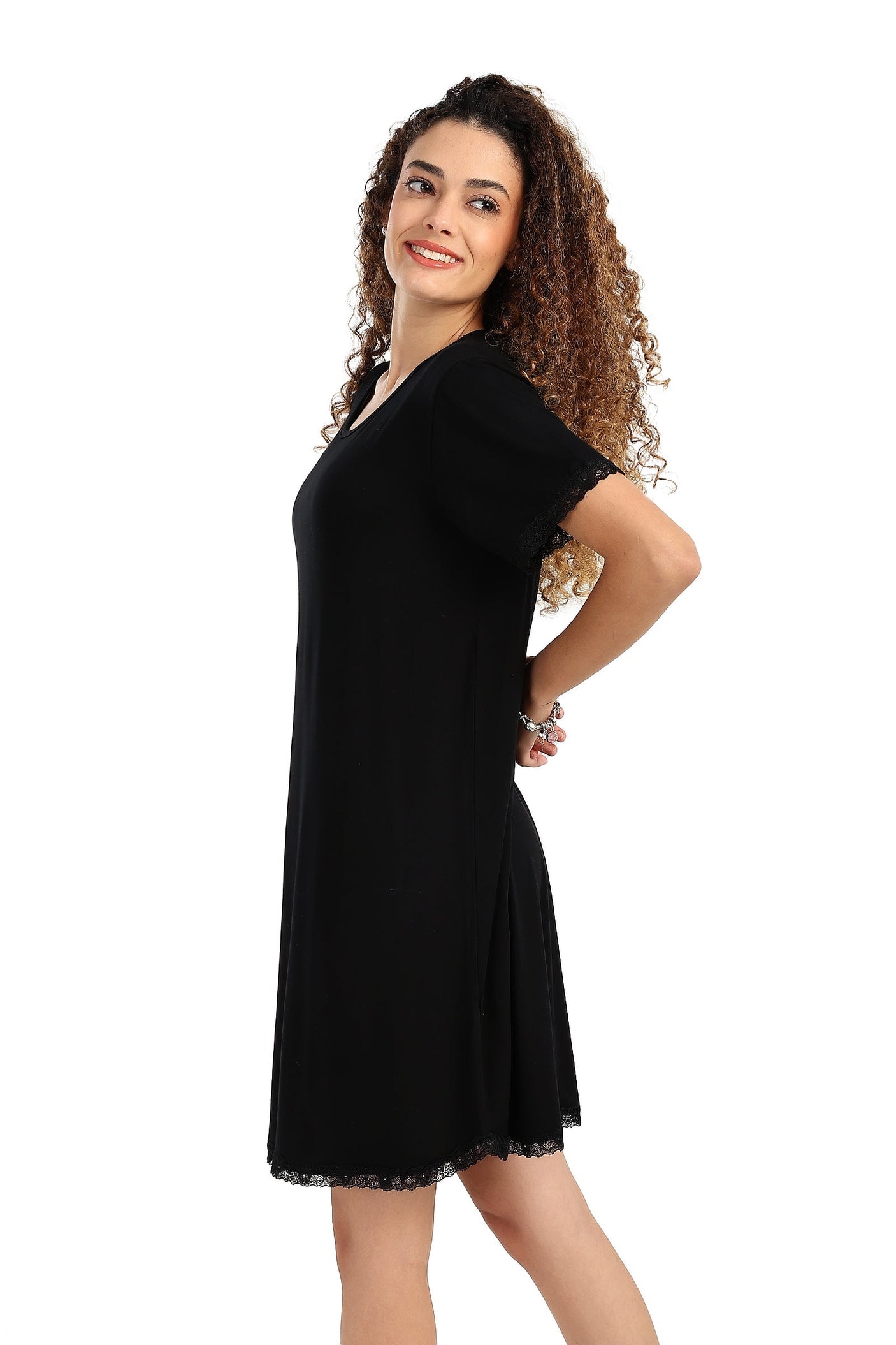 كارينا - قميص نوم خفيف الوزن مع دانتيل