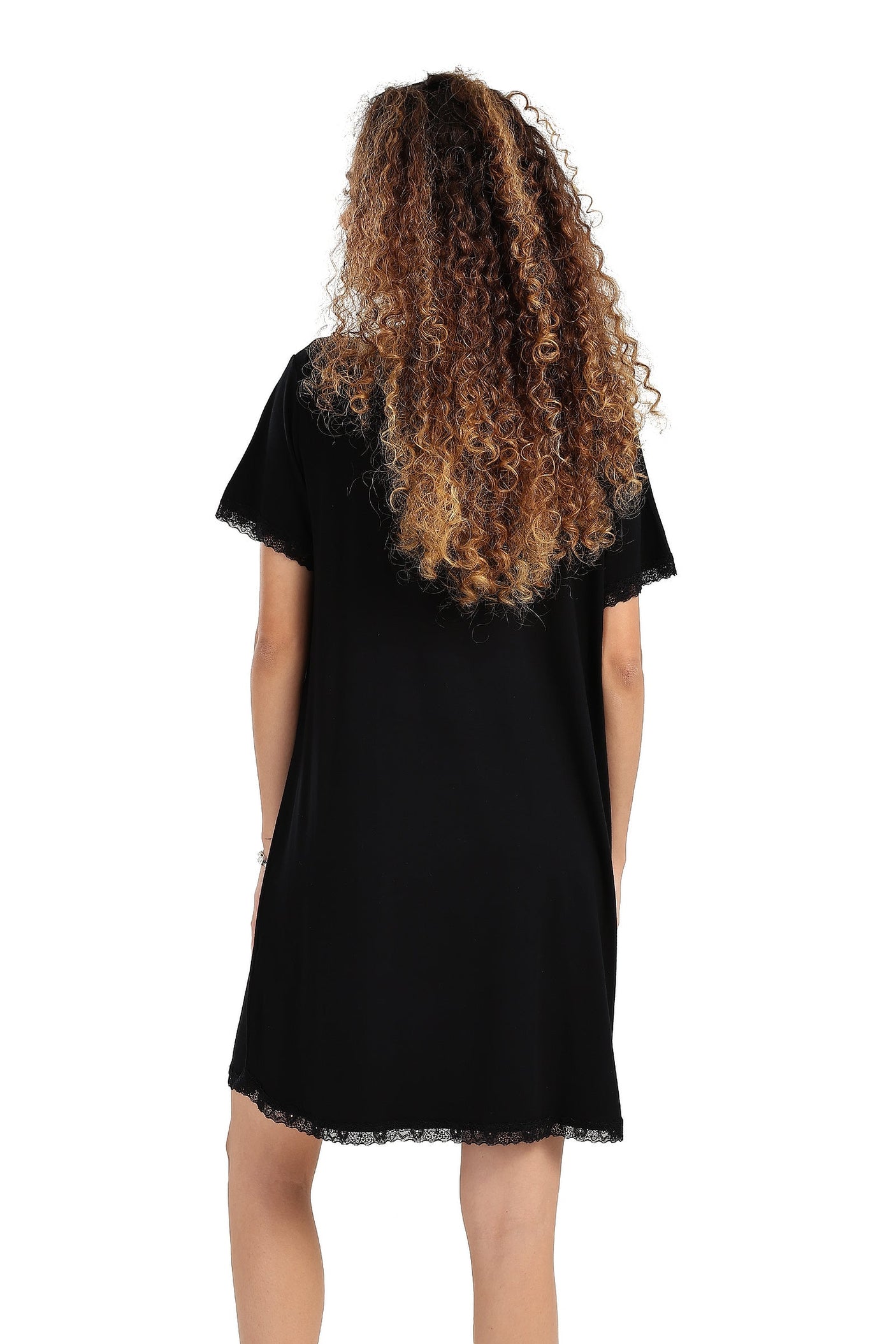 كارينا - قميص نوم خفيف الوزن مع دانتيل