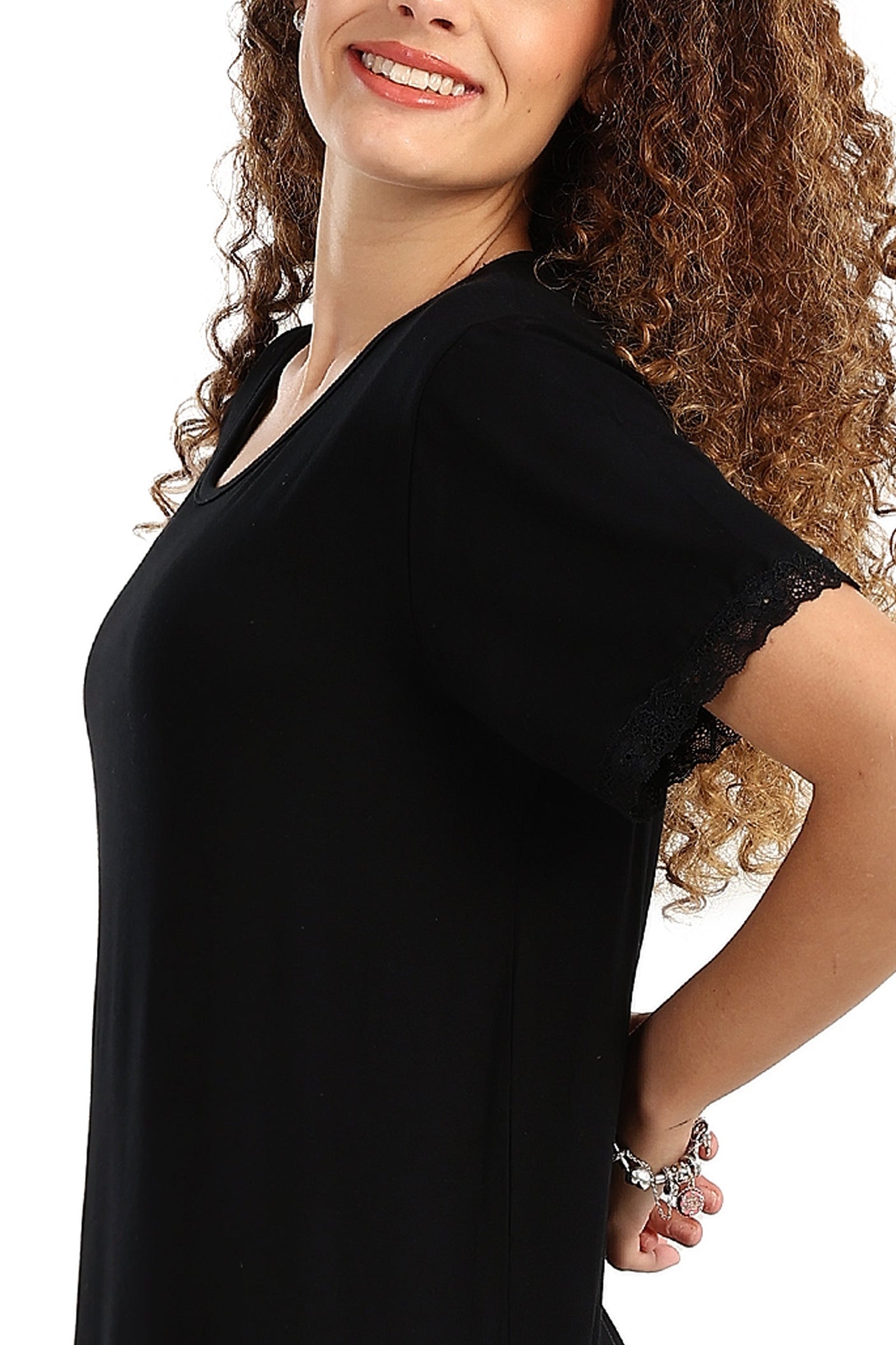 كارينا - قميص نوم خفيف الوزن مع دانتيل