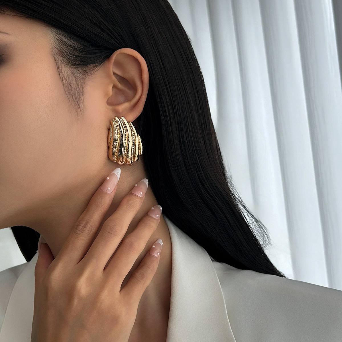 Elegant Shell-Shaped Gold Earrings