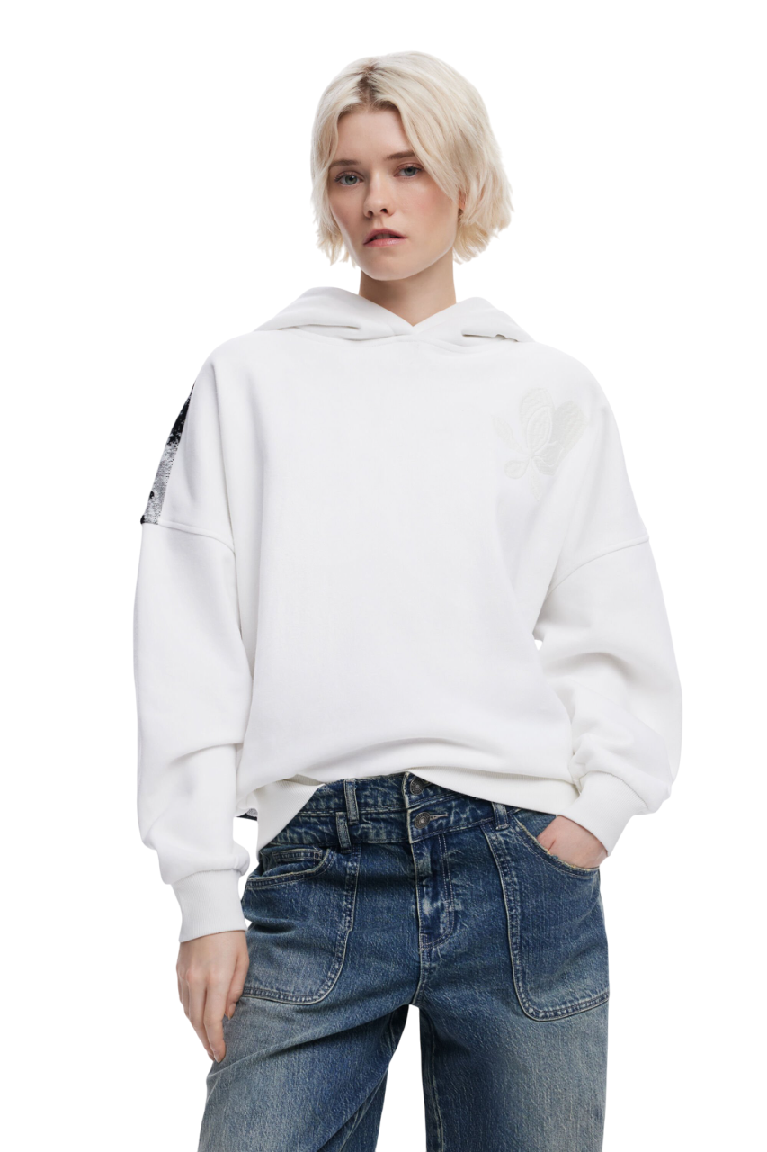 ديسيجوال -تي شيرت بأكمام طويلة مع حروف- بيعت من قبل اف اي جي