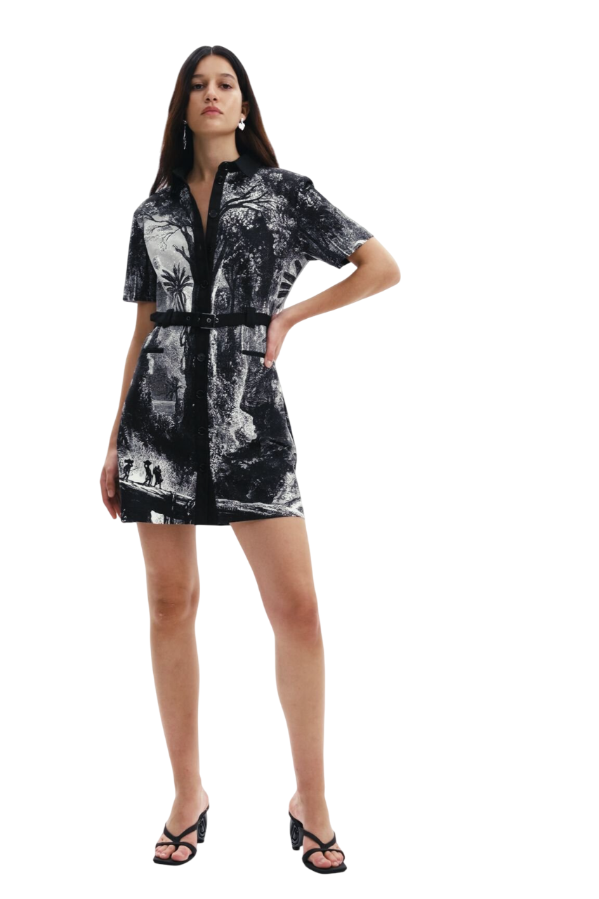 ديسيجوال -فستان قصير على شكل قميص من تصميم M. Christian Lacroix- بيعت من قبل اف اي جي