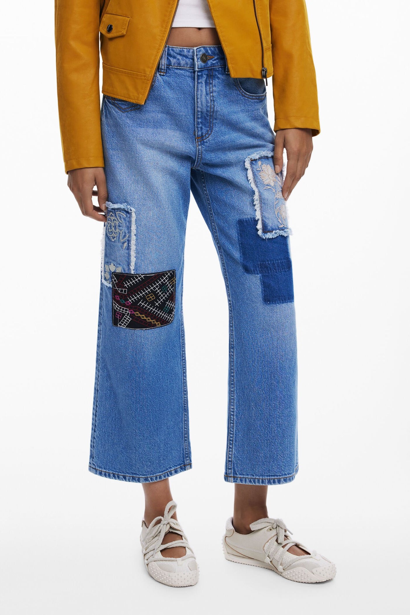 Desigual - Cropped jeans with patches