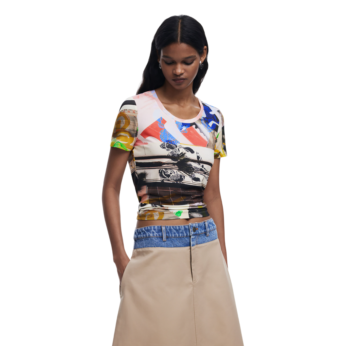 ديسيجوال - تيشيرت بطبعة كولاج - بيعت من قبل اف اي جي