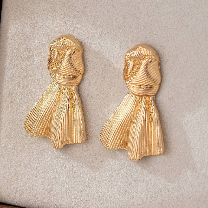 Elegant Gold Knot Earrings