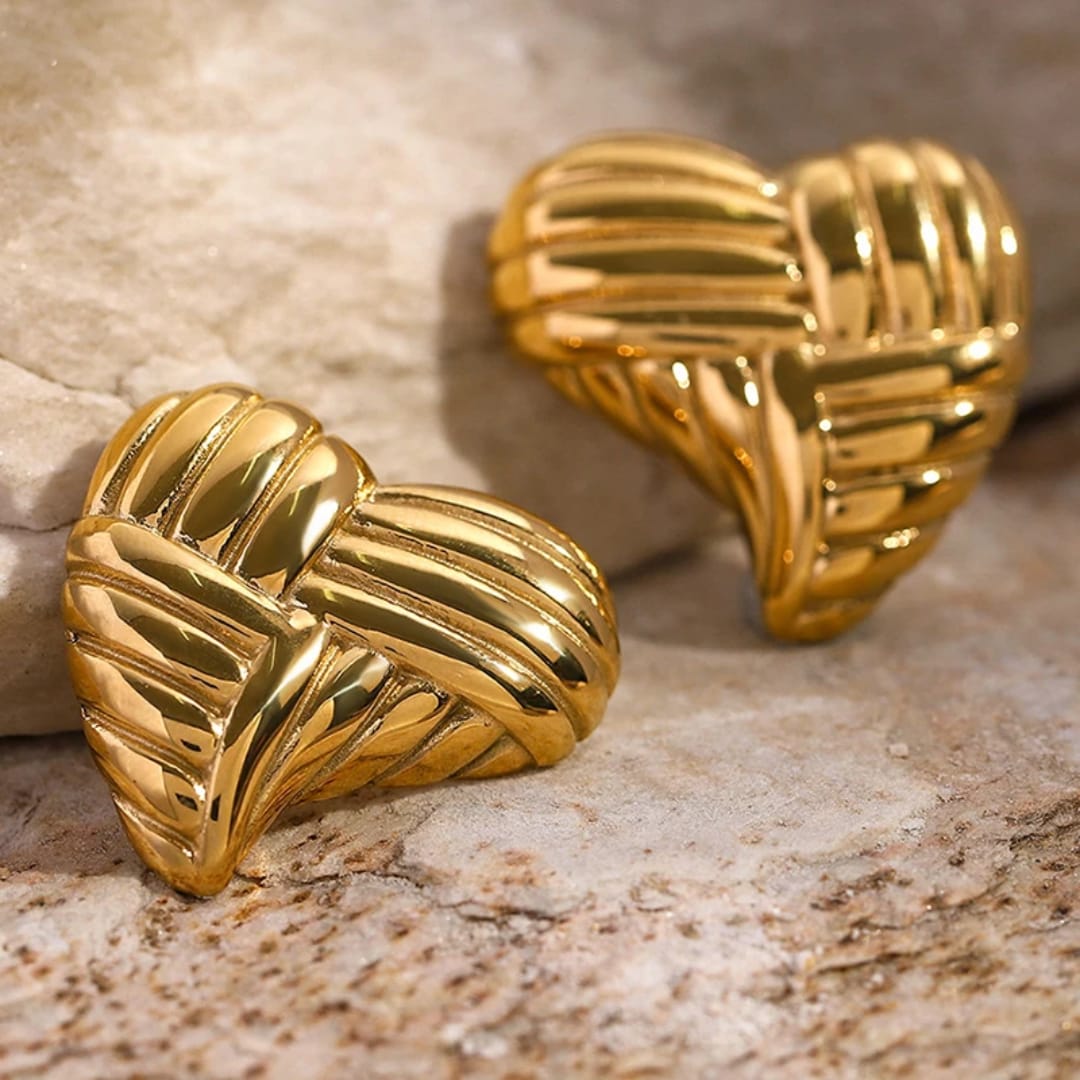 Gold heart Intertwined Earrings