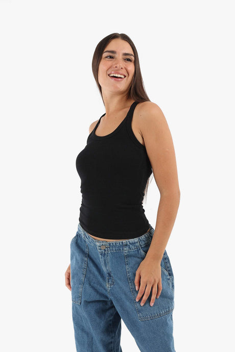 كارينا - توب حمّالات برقبة دائرية واسعة