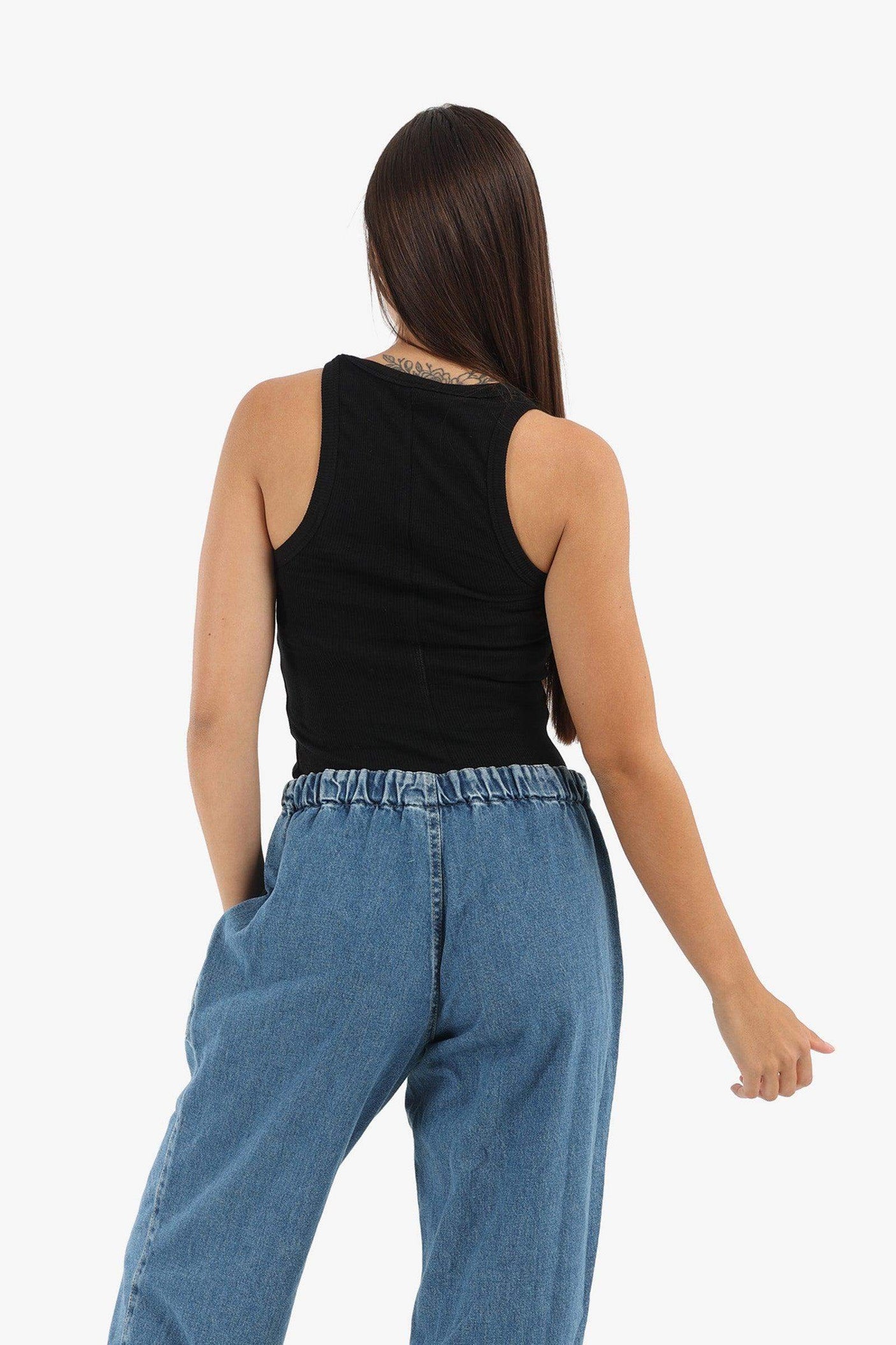 كارينا - توب حمّالات برقبة دائرية واسعة