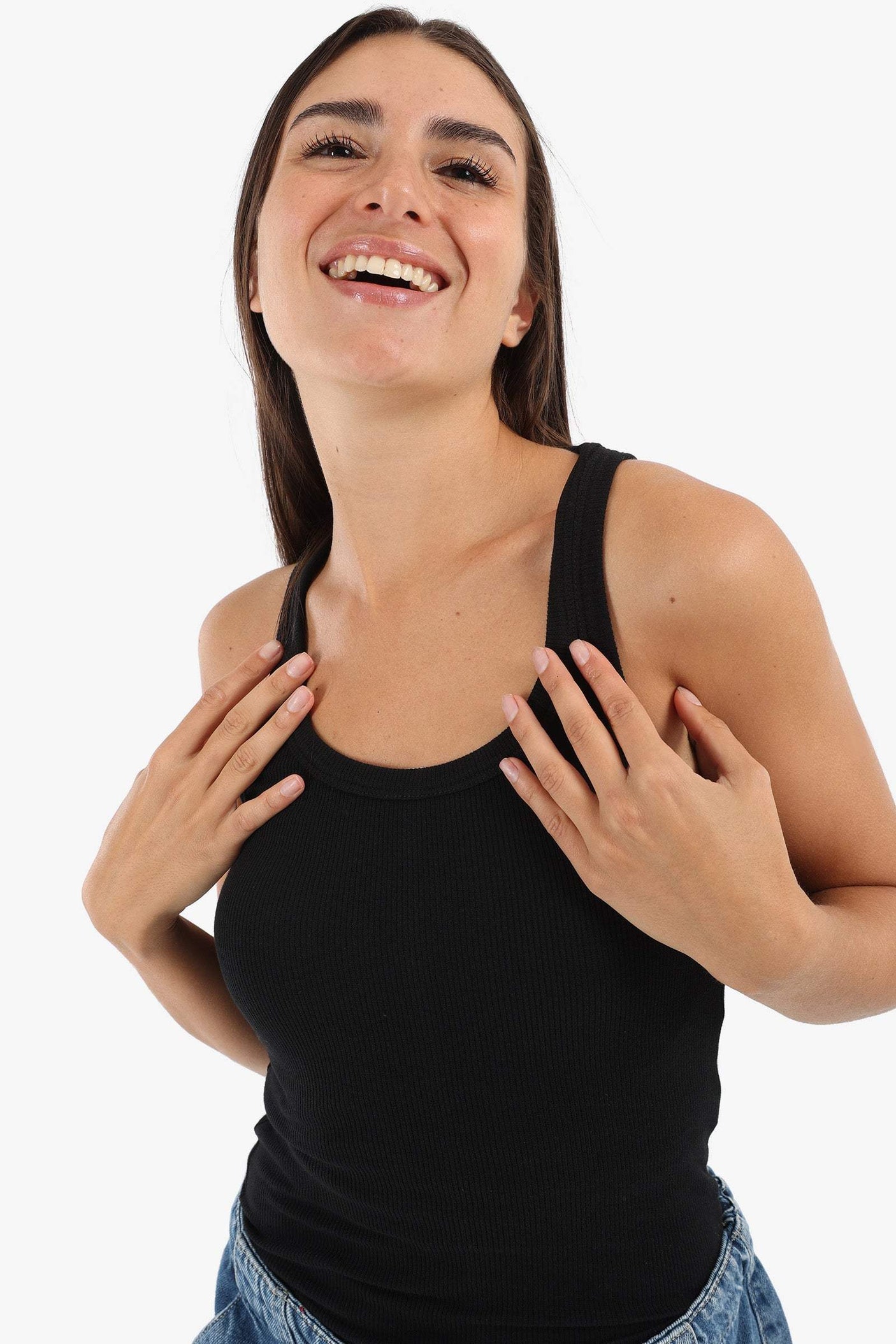 كارينا - توب حمّالات برقبة دائرية واسعة