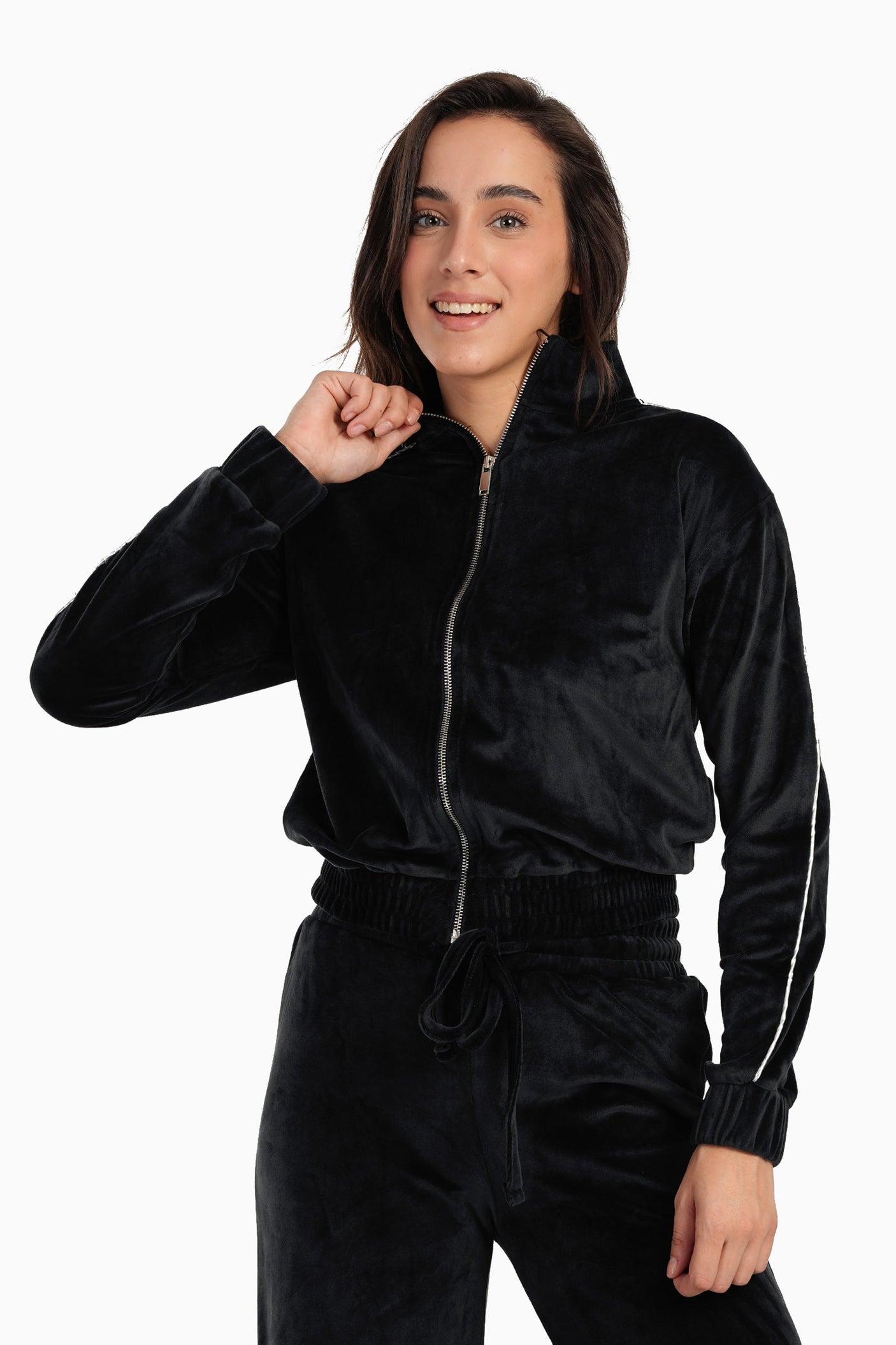 كارينا - طقم بيجامة مخملية قصيرة