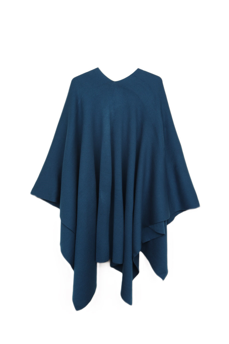 Carina - Cozy Knitted Poncho with Pockets