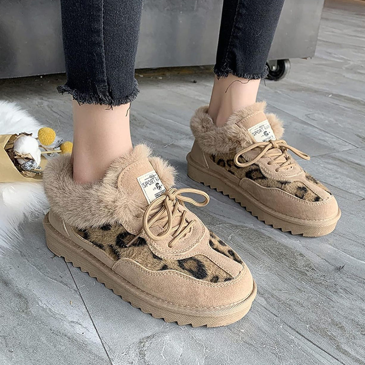 سنيكرز مبطن فرو للنساء