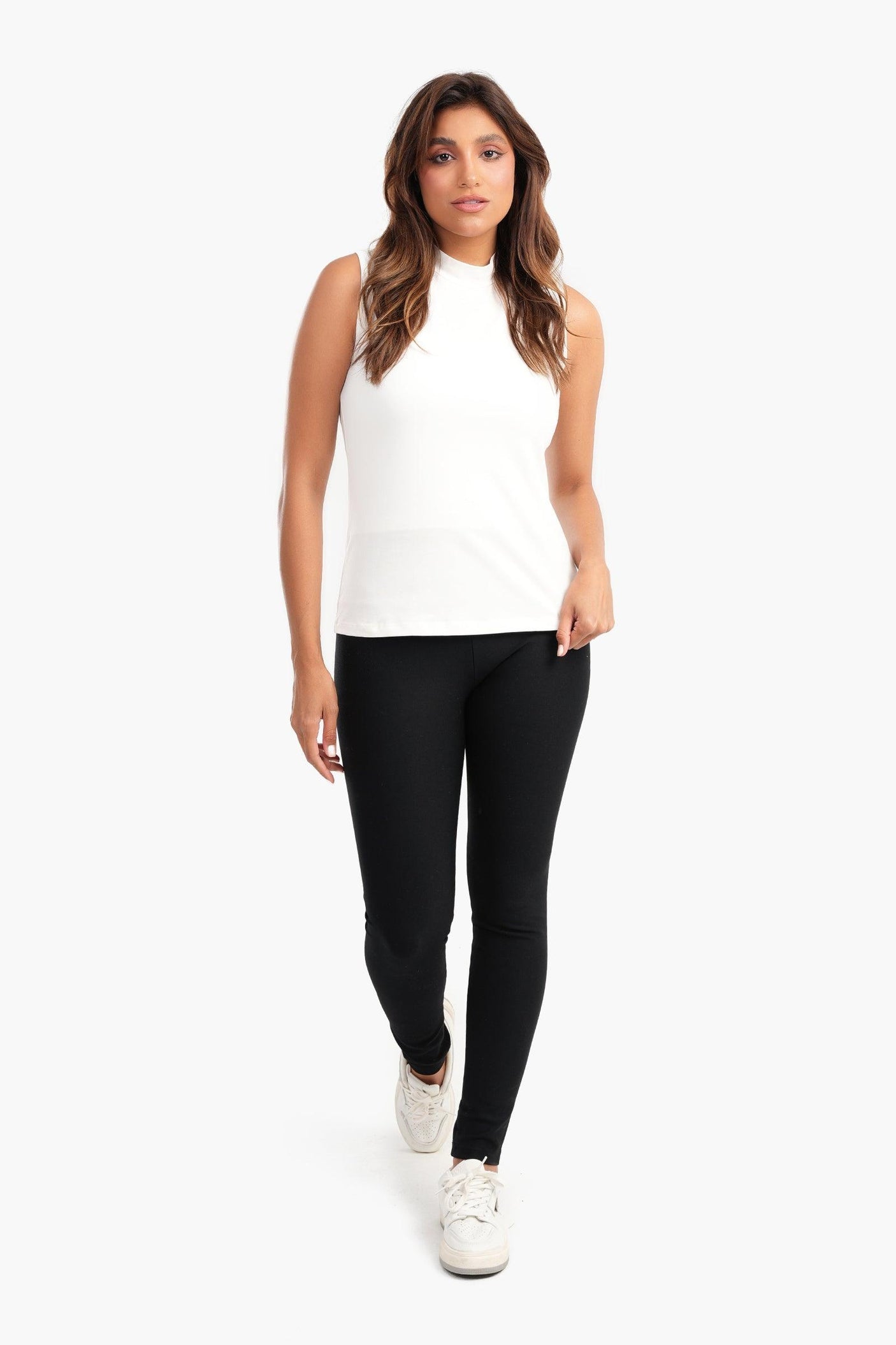 بلوزة ضيقة برقبة عالية