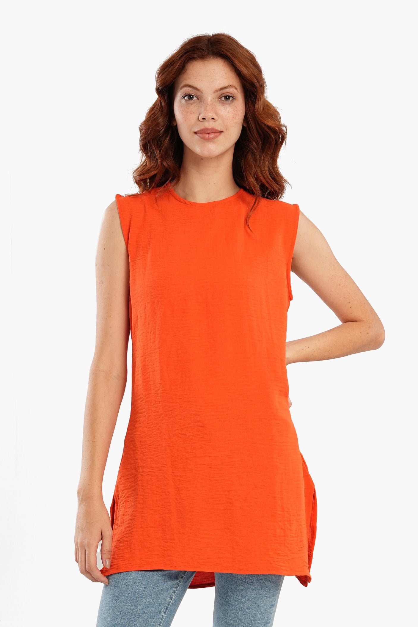 كارينا - بلوزة خفيفة الوزن برقبة دائرية