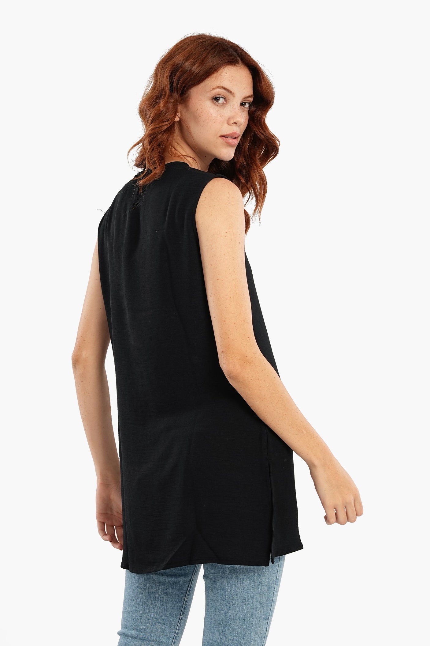 كارينا - بلوزة خفيفة الوزن برقبة دائرية