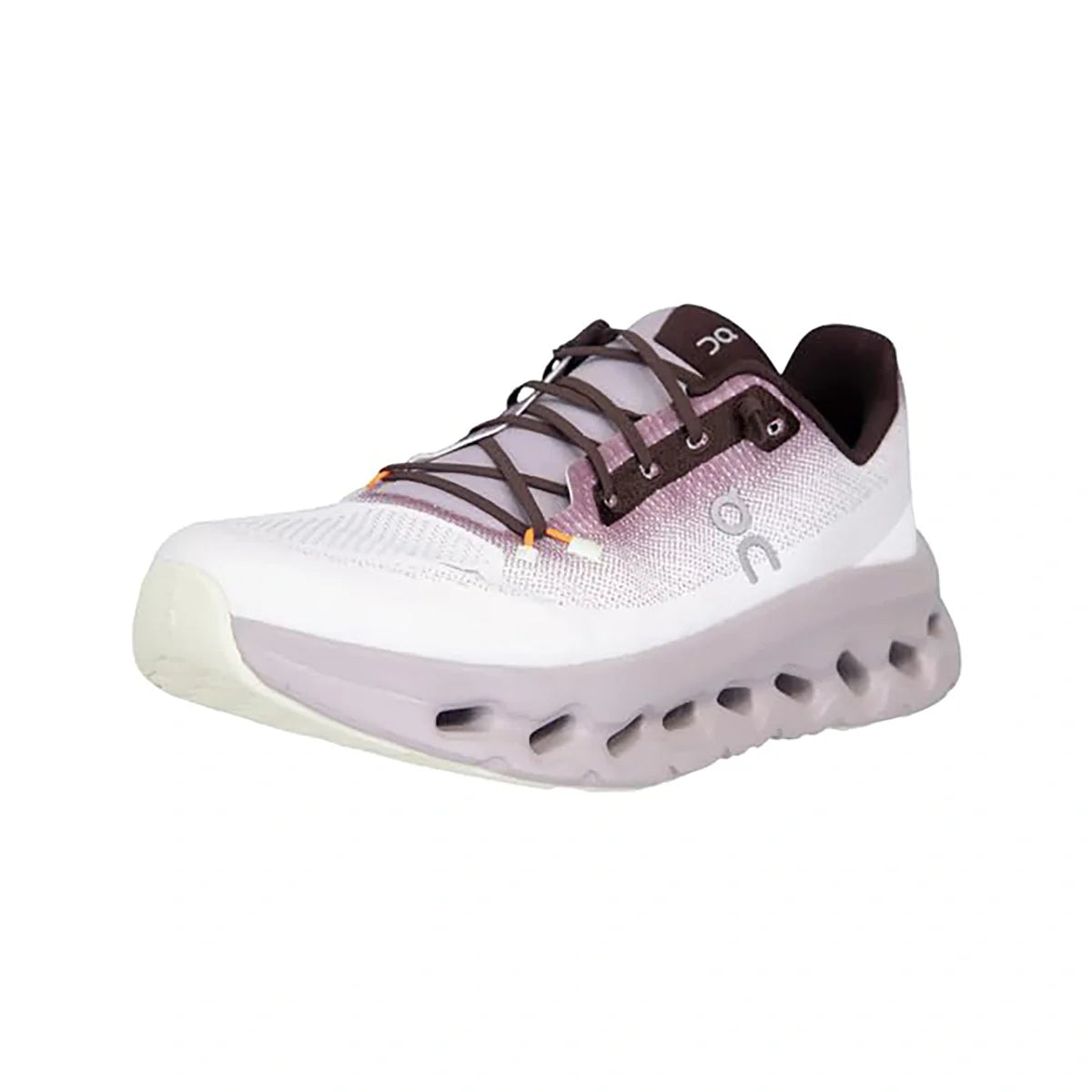 أحذية رياضية على السحاب