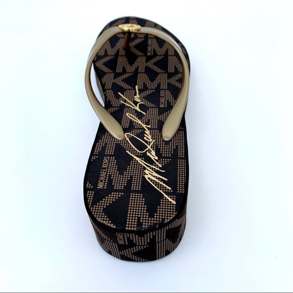 مايكل كورس - شبشب سهل الأرتداء مطبوع بشعار الماركة للنساء